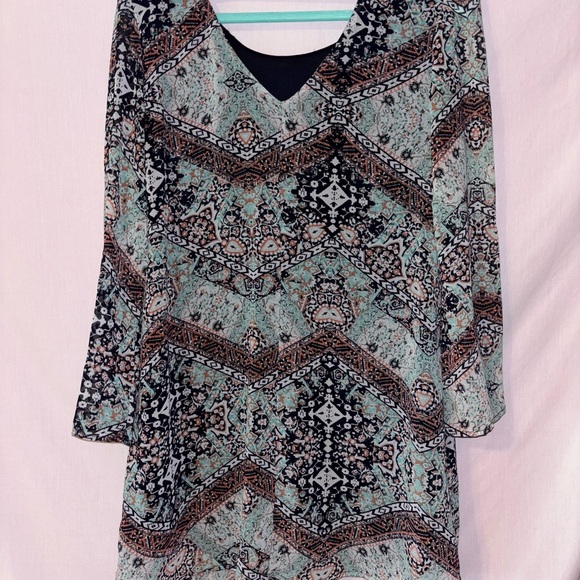 Speechless Women's Tunic in Black and Green Pattern - Picture 3 of 9